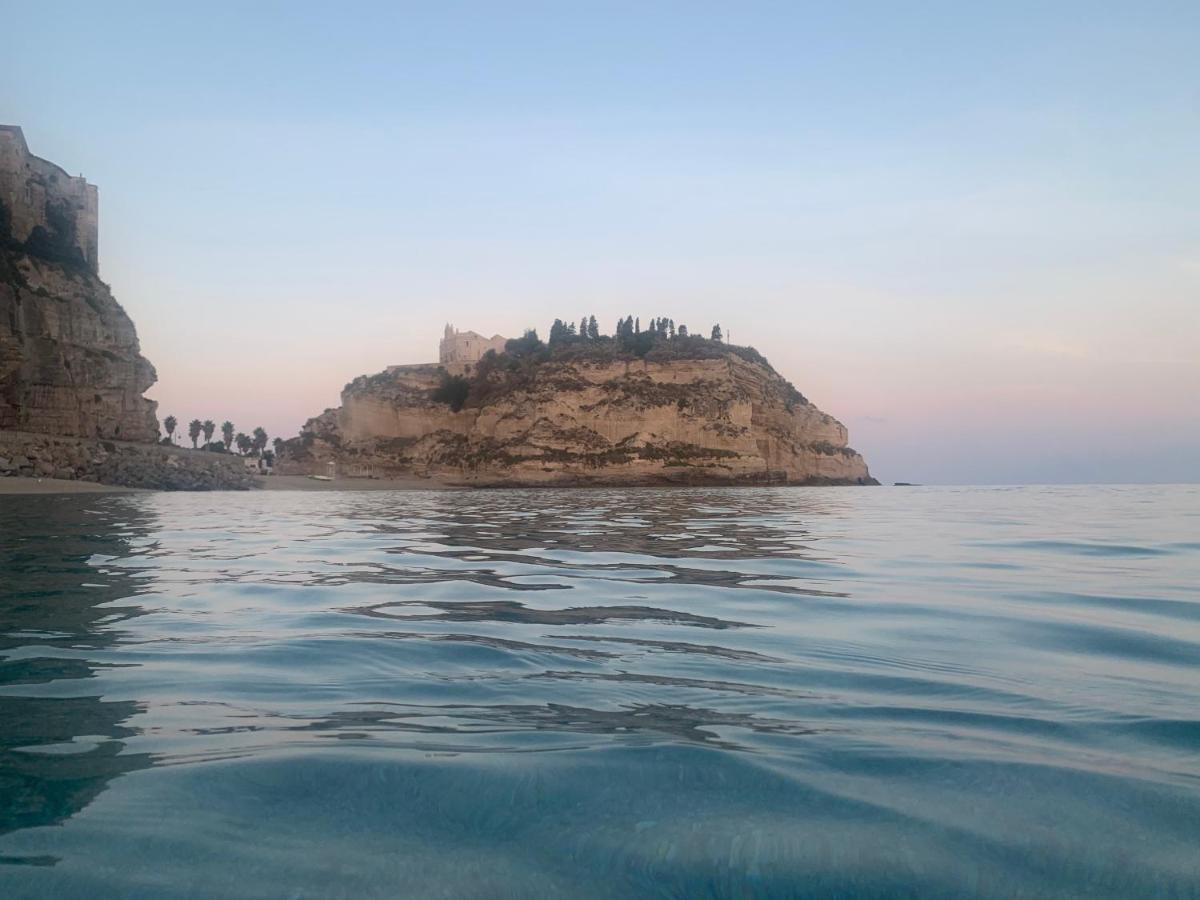La Piazza Beb Acomodação com café da manhã Tropea Exterior foto